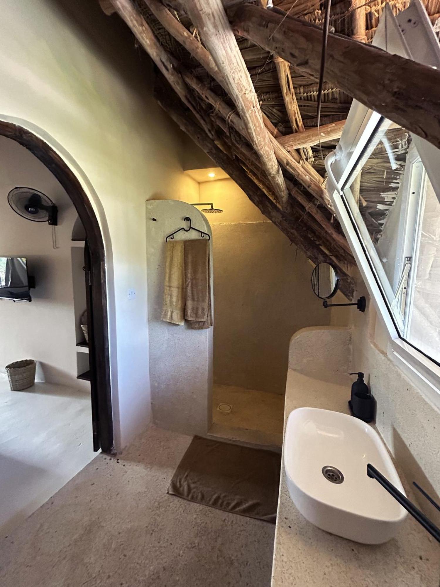Kuwa Zanzibar Aparthotel Kiwengwa  ภายนอก รูปภาพ